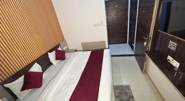Номер Economy Hotel Hanuman Palace-450 meter Khatu Shayam Ji Temple