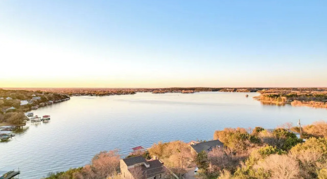 Коттедж Luxe Lake Granbury Retreat: Dock, Deck & Game Room
