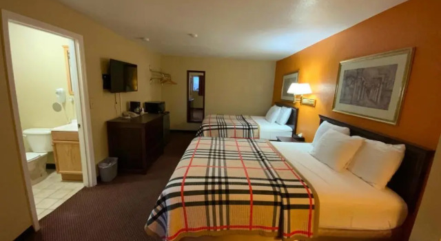 Четырёхместный номер Standard Indian Mound Motel
