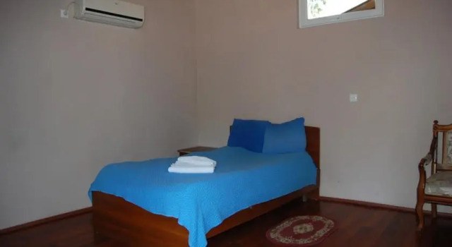 Champion, Book Hotel Chakvi 