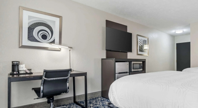 Четырёхместный номер Standard Best Western Canton Inn