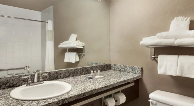 Четырёхместный номер Standard Days Inn by Wyndham Regina