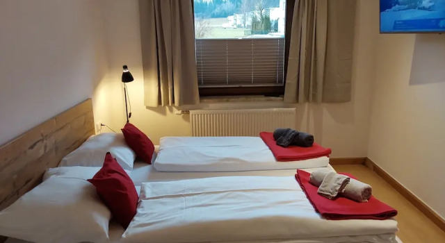 Gästehaus Huber, Rezerwuj Bed and Breakfast Hotele w Salzburg z parkingiem, Parking