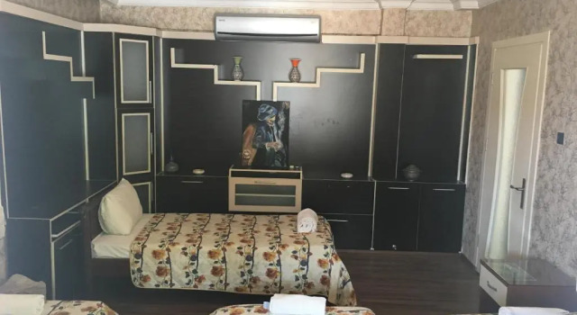 Кровать в общем номере (женский номер) OzenTurku Hotel
