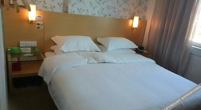 Yi Ran Si Ji Hotel, Rezerwuj Hotel Hotele w Nanning z parkingiem, Parking
