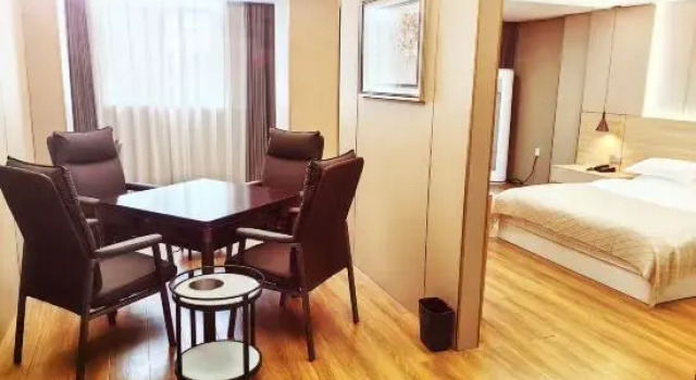 Люкс Xincheng Hotel (Yi He Avenue)
