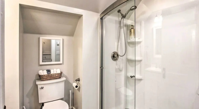 Коттедж Central Eugene House w/ Updated Interior & Yard!