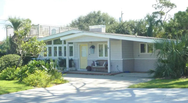 Albright-grace Cottage by Jekyll Realty, Varaa Lomakoti Hotellit Jekyll Island uima-altaalla, Uima-allas