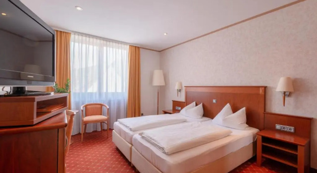 Gasthof & Hotel Goldene Krone, Book Hotel Hotels in Iphofen with Parking, Parking