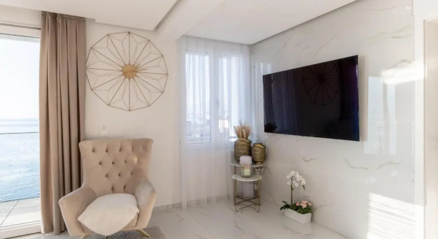 Sunset Home, Appartement de luxe front de lac, Buchen Sie Ferienwohnung  