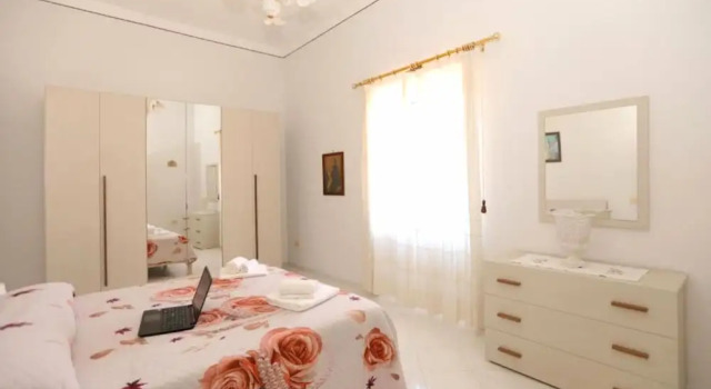 Апартаменты с 2 комнатами с балконом и с видом на сад Estate4home - Casa Chiarina