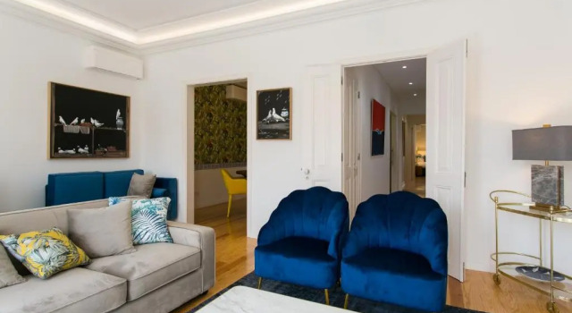 Lisbon luxury retreat! 2 suites, balcony & views!!, Забронировать Отель Арроюш Лиссабон