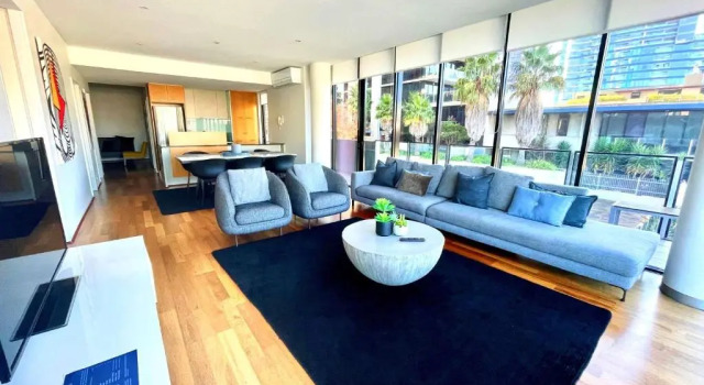 Апартаменты с 3 комнатами с балконом и с видом на воду The Sebel Residences Melbourne Docklands Serviced Apartments