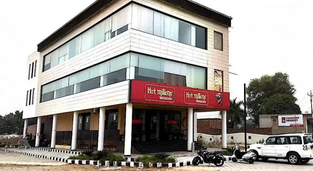 Hot Millions, Varaa Hotelli Sangrur Punjab