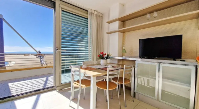 Апартаменты Penthouse Le Vele Sea View 2 Sleeps Air-conditioned