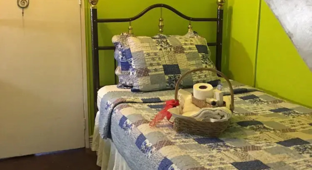 Коттедж с 5 комнатами Madies Place Guest House