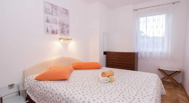 Apartment 5 km From Trogir's Center