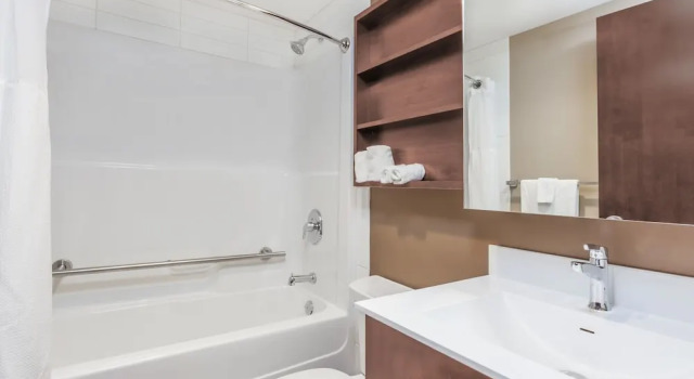 Двухместный люкс Business Microtel Inn and Suites by Wyndham Weyburn