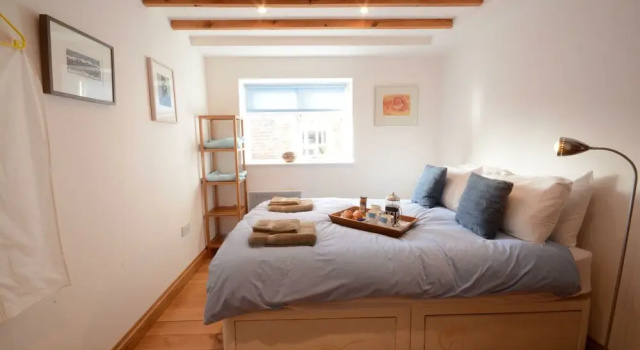 Vesta Cottage, Orford, Buchen Sie Ferienhaus Hotels in Suffolk mit Parkplatz, Parkplätze