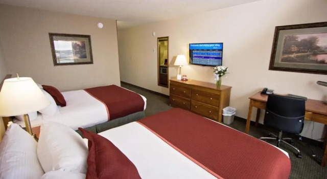 Четырёхместный номер Standard Service Plus Inns & Suites Drayton Valley