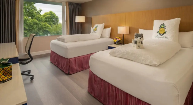 Четырёхместный номер Standard с видом на воду Staypineapple, Hotel Rose, Downtown Portland