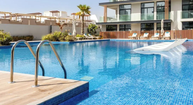 Waves - Comfortable JVC Apt with Balcony