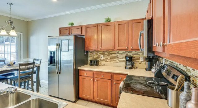 Апартаменты Charming Greensboro Townhouse With Back Patio!