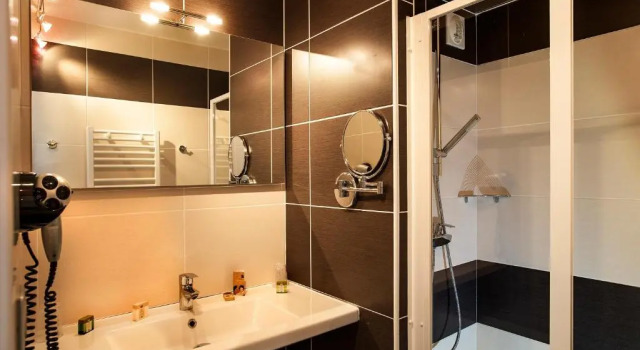Люкс Дуплекс Logis Hôtel Restaurant Les 2 Rives - A75, en bordure de rivière