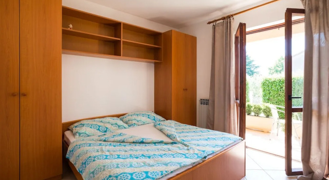 Двухместные апартаменты с балконом и с видом на сад Apartments Villa Irena