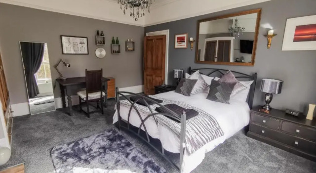 Апартаменты с 2 комнатами Beautiful spacious Victorian flat Central Southsea