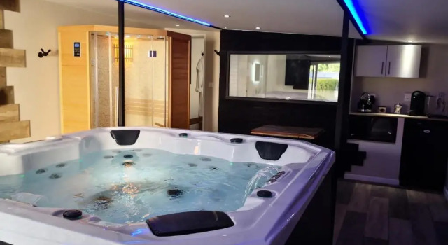 V&Spa 2 chambres dhôtes avec Spa privatif dont une avec un Sauna, Забронировать Курортный отель Курортные отели Opal Coast, Курортный отель