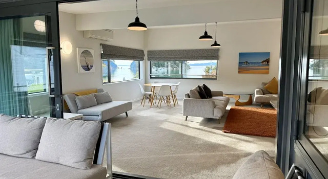 Семейные апартаменты с 2 комнатами с балконом и с видом на море Kaiteriteri Recreation Reserve Apartments