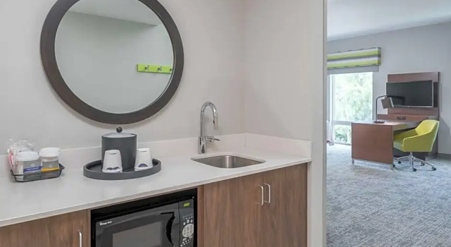 Четырёхместный люкс Hampton Inn & Suites Cape Canaveral Cruise Port, Fl