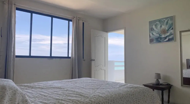 Ocean Front 7th Floor Apartment, Buchen Sie Ferienwohnung SPA-Hotels in Salinas, SPA