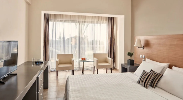 Двухместный номер Comfort with pool - sea view All Senses Ocean Blue Sea Side Resort & Spa By Anayia All Inclusive Resorts