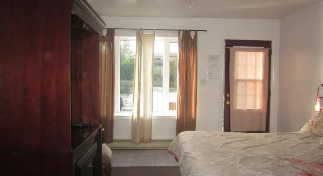 Номер Standard с красивым видом из окна Sauble River Marina and Lodge Resort