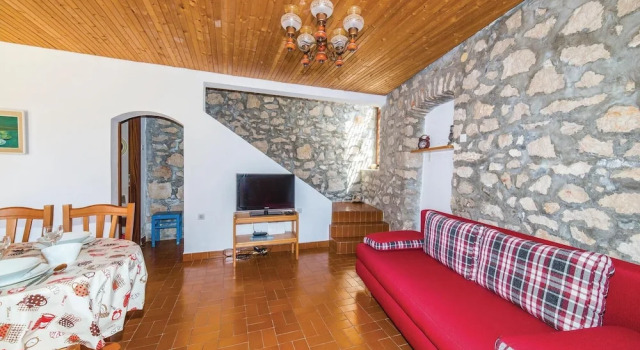 Beautiful Home in Rogoznica With Wifi and 3 Bedrooms