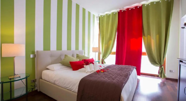 Апартаменты The Square Apartment