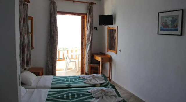 Трёхместный номер Standard с балконом Hotel Alkyon