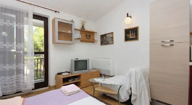 Nedjeljko - 150 m From Beach - A1, Varaa Hotelli Hotellit Split-Dalmatia pysäköinnillä, Pysäköinti