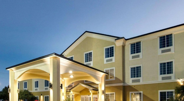 Четырёхместный люкс Comfort Suites San Angelo near University