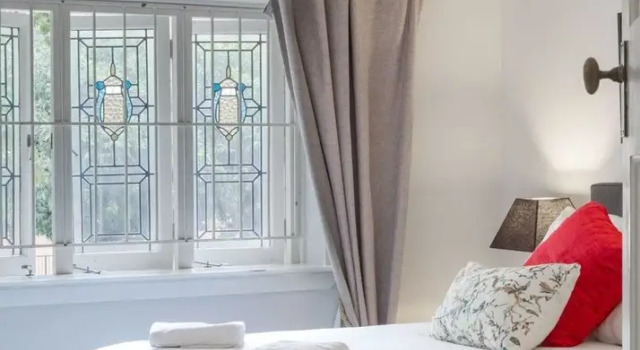 Chic 2 Bedroom Ground Floor Apartment In Trendy New Farm, Забронировать Апартаменты/квартира Отели Брисбна с парковкой, рядом с Паромный терминал Mowbray Park, Парковка