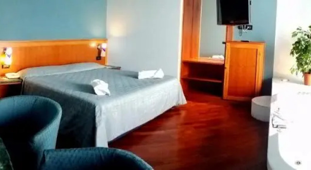 Полулюкс Hotel Michelangelo Palace & SPA