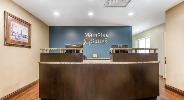 MainStay Suites Conference Center, Забронировать Отель Отели Пиджен-Фордж 3 звезды, рядом с Развлекательный центр Blake Jones Racing Center, 3*