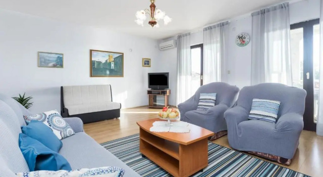Апартаменты Apartment Paola for Max 7 Pax with 3 Bedrooms Large Garden And Spacious Balconies Overlooking the Sea