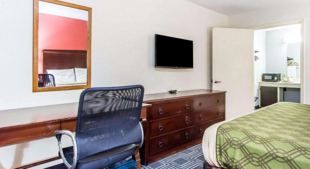 Двухместный номер Standard Econo Lodge Lanett