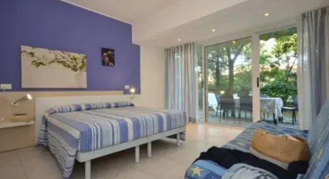 Bright studio apartment near the beach, Забронировать Апартаменты/квартира Бибионе-Пинеда Венето