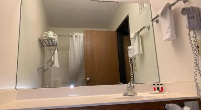 Номер Business Super 8 by Wyndham Germantown/Milwaukee