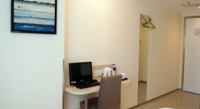 Motel 168 Dalian Youhao Square Inn, Prenota Motel Motel a Liaoning, Motel