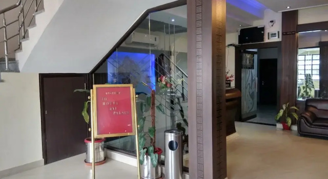 HOTEL RAJ PALACE by ROH, Prenota Hotel Hotel a Dibrugarh con parcheggio, Parcheggio